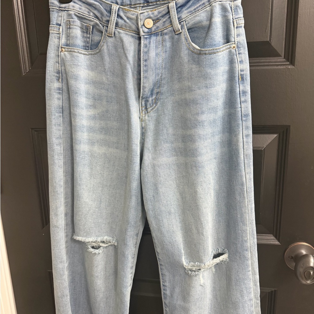 Light Wash Straight Leg Jeans – Size 6 – Raw Hem – Distressed Knees - Picture 4 of 9